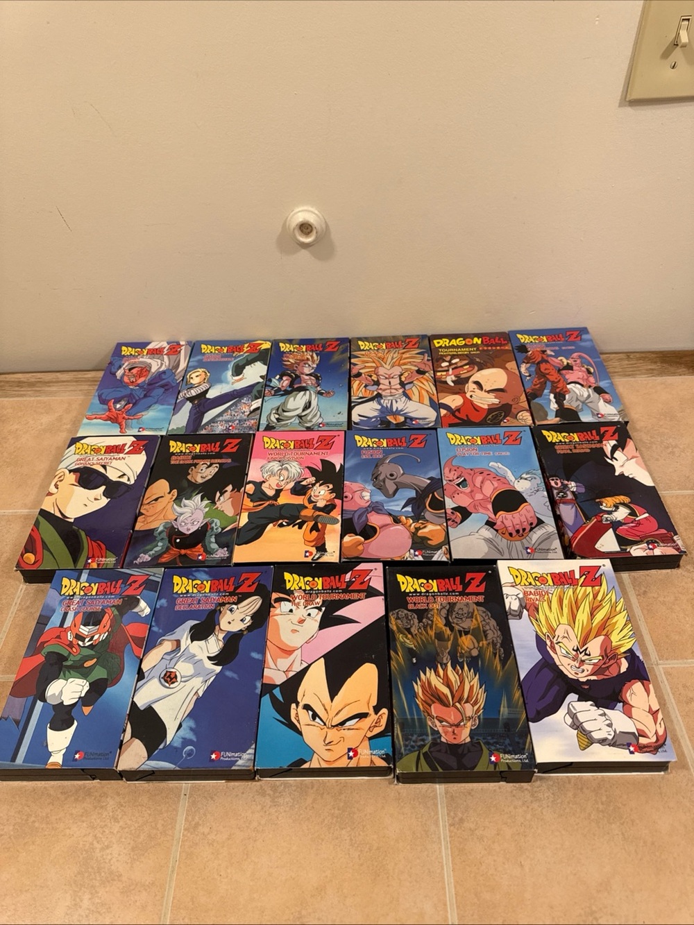 17 Dragon Ball Z VHS lot
